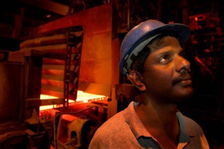 Indiennes métallurgistes d'améliorer les indicateurs financiers